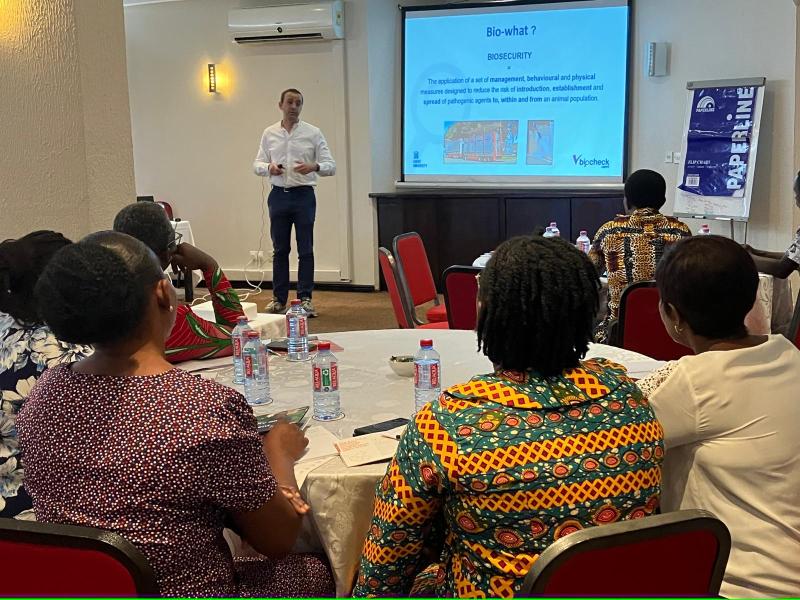 Jeroen dewulf providing training 